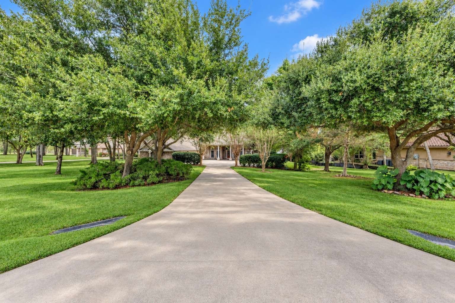 1018 The Cliffs Boulevard, Montgomery, TX 77356 1018 The Cliffs Boulevard, Montgomery, TX 77356