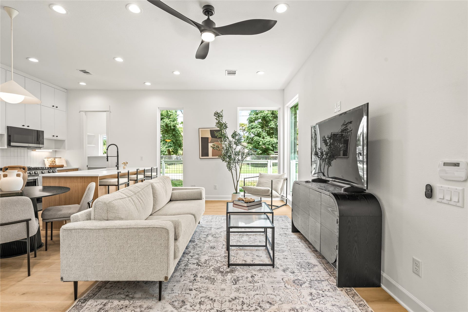7432 & 7444 Tremper Street, Houston, TX 77020 Living area, alternate elevation unobstructed sightlines straight through to the kitchen