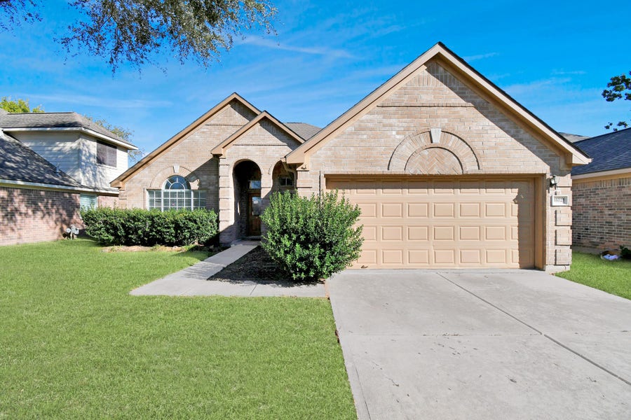 Property photo for 16827 Dunbar Grove Court, Sugar Land, TX