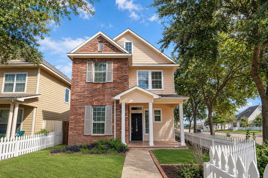 Property photo for 7143 Sun Village Drive, Houston, TX