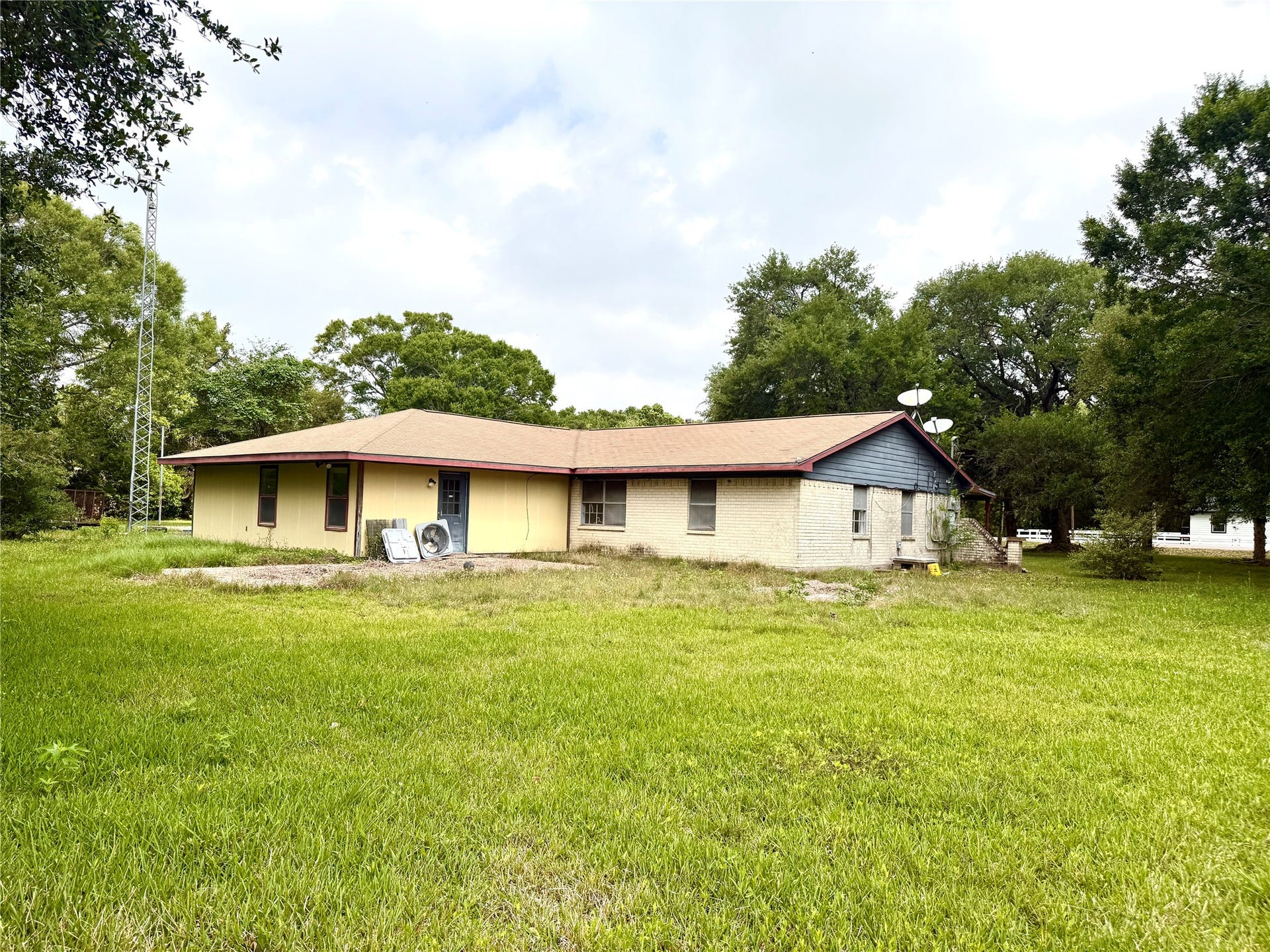 8415 Schiro Road, Hitchcock, TX 77563 8415 Schiro Road, Hitchcock, TX 77563