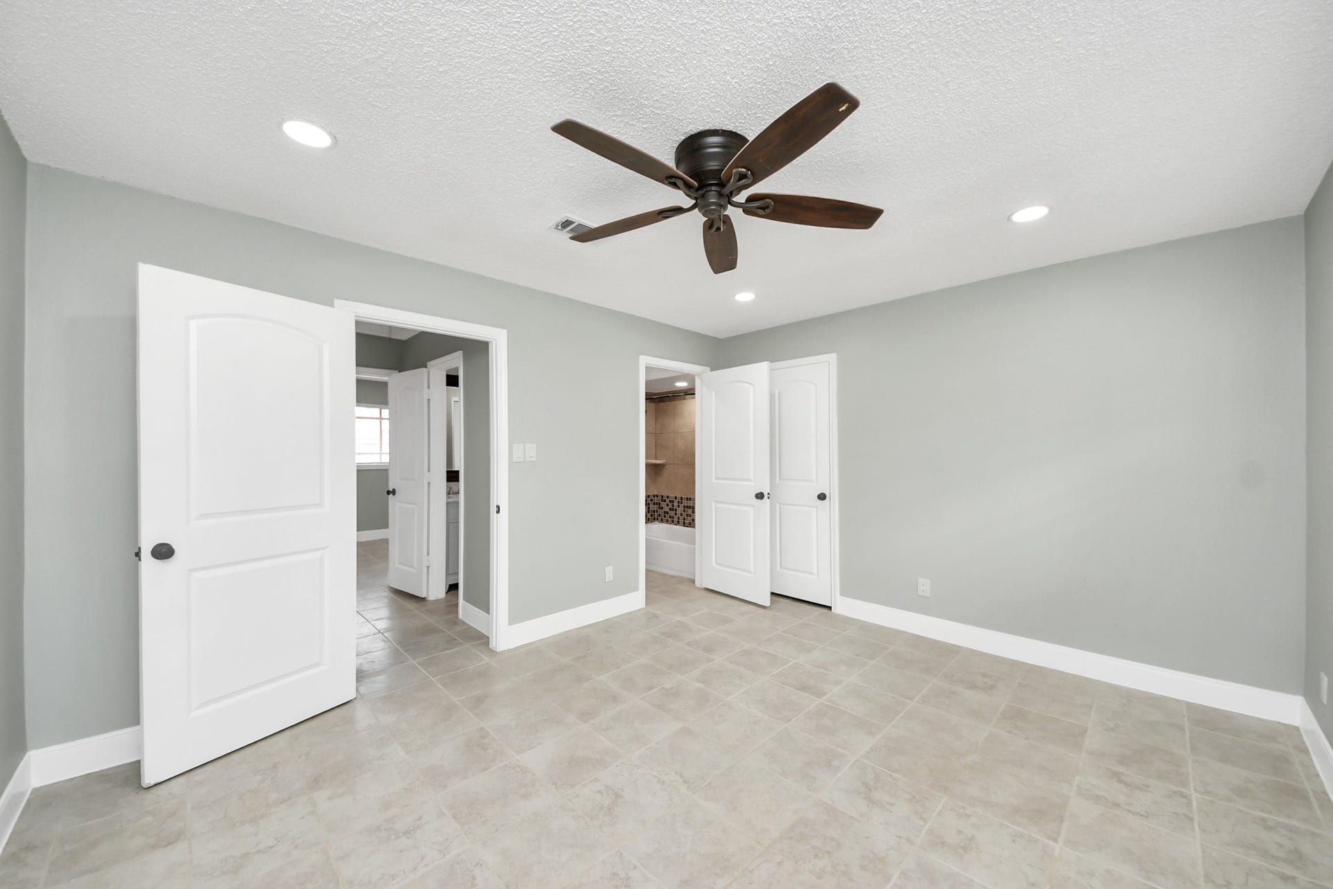 9458 Neuens Road, #9458, Houston, TX 77080 9458 Neuens Road, #9458, Houston, TX 77080