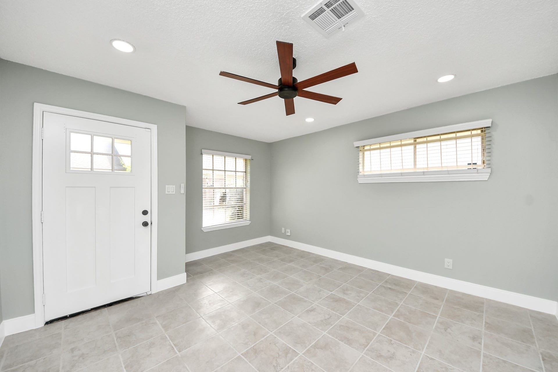 9458 Neuens Road, #9458, Houston, TX 77080 House was just repainted and floor re grouted.