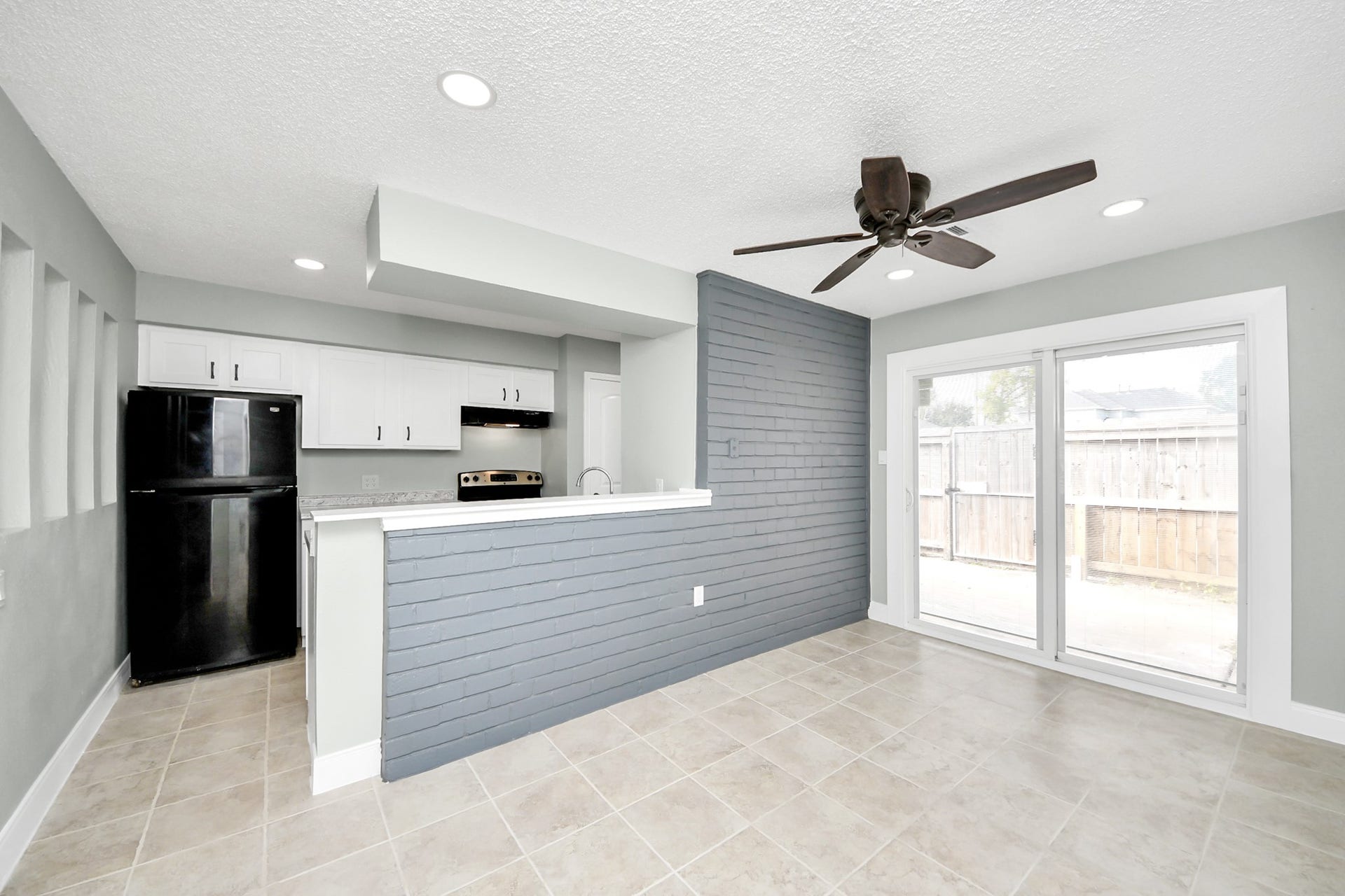 9458 Neuens Road, #9458, Houston, TX 77080 Kitchen is open to the dining room