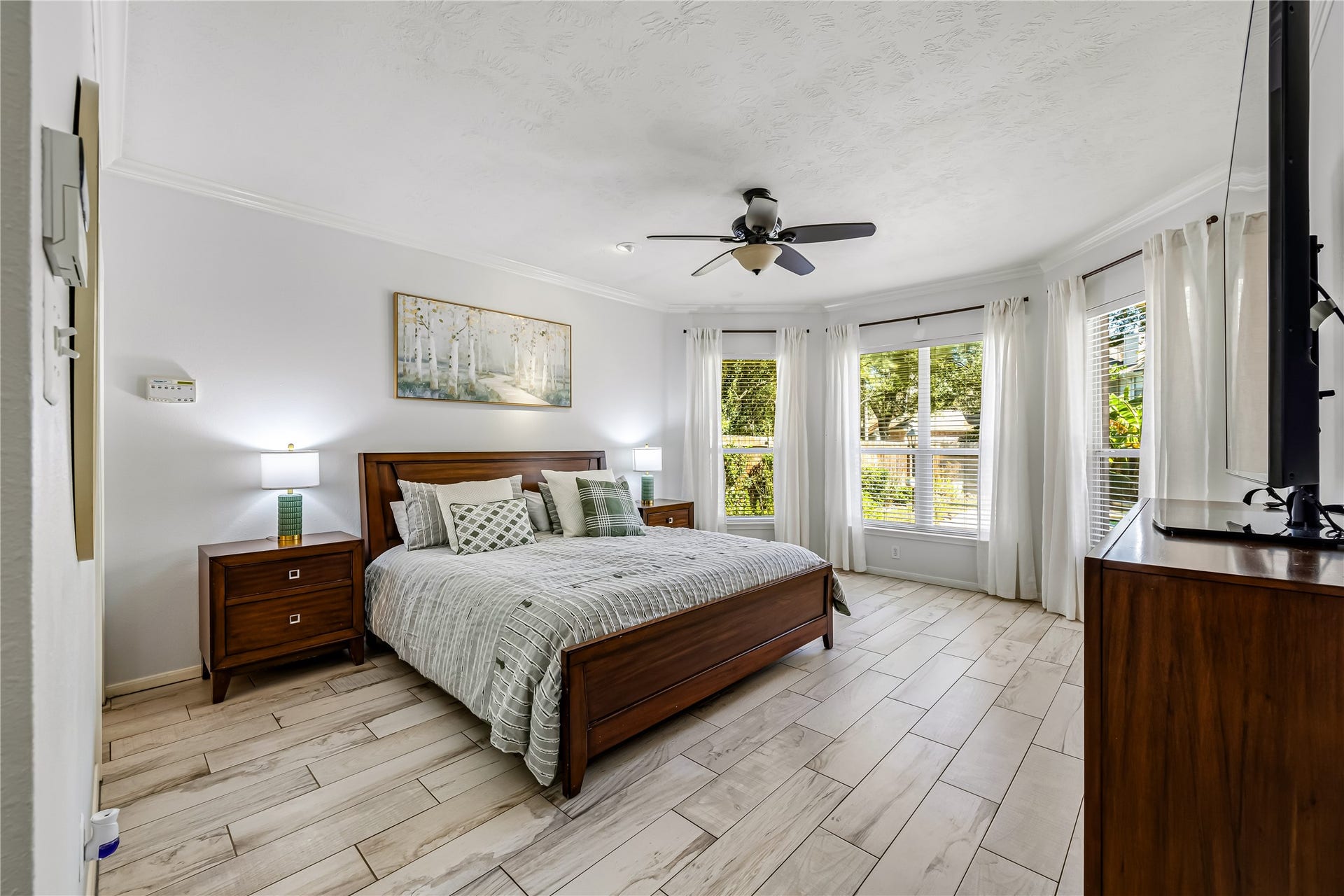 136 S Goldenvine Circle, The Woodlands, TX 77382