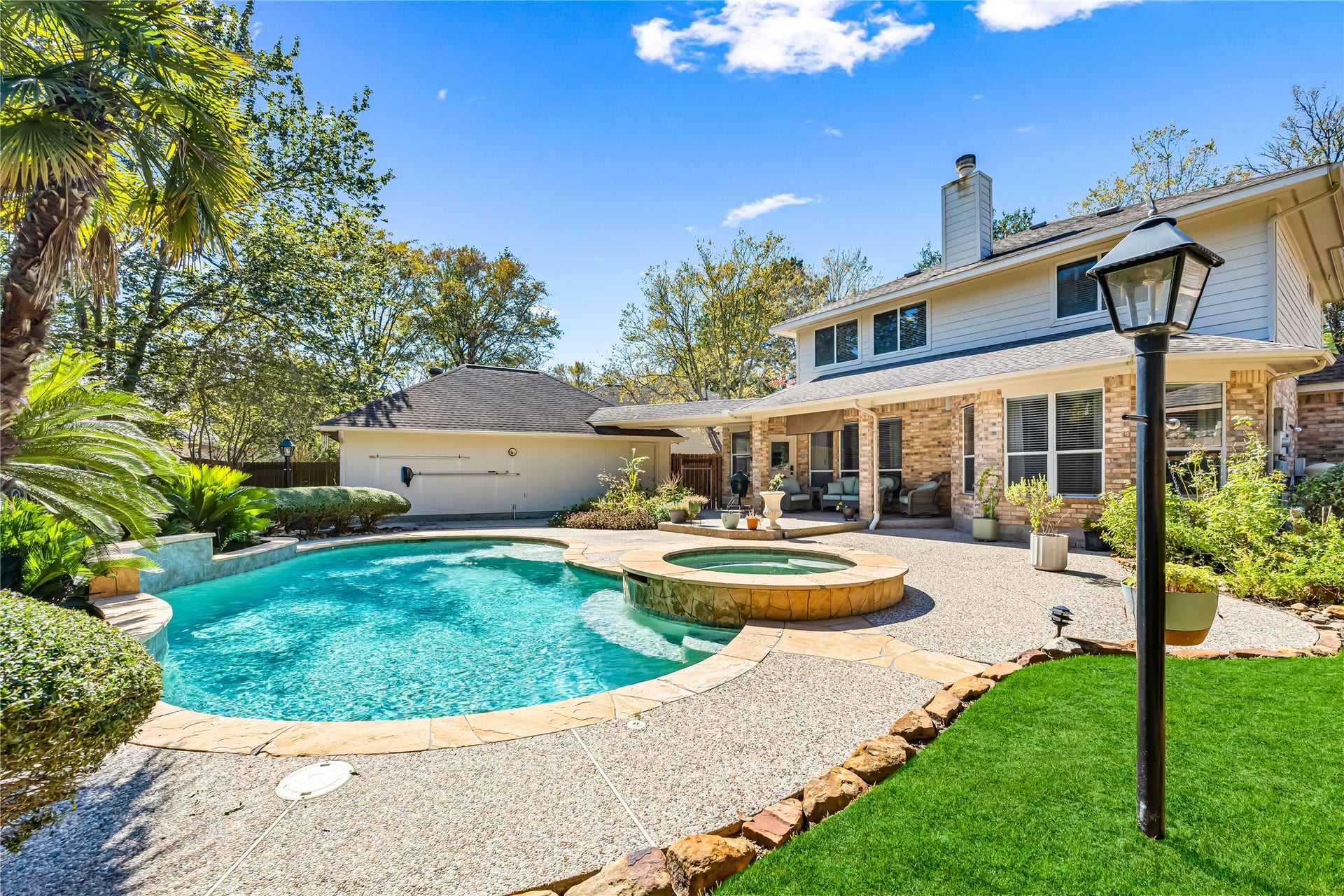 136 S Goldenvine Circle, The Woodlands, TX 77382