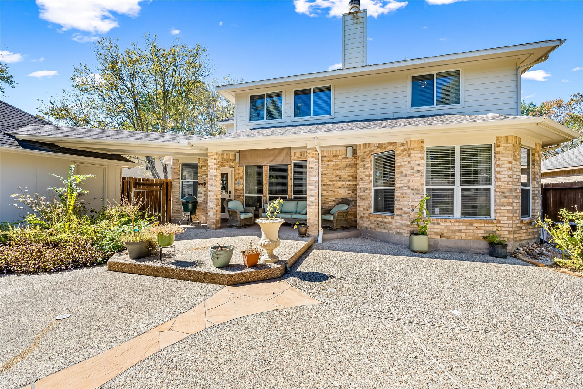 136 S Goldenvine Circle, The Woodlands, TX 77382
