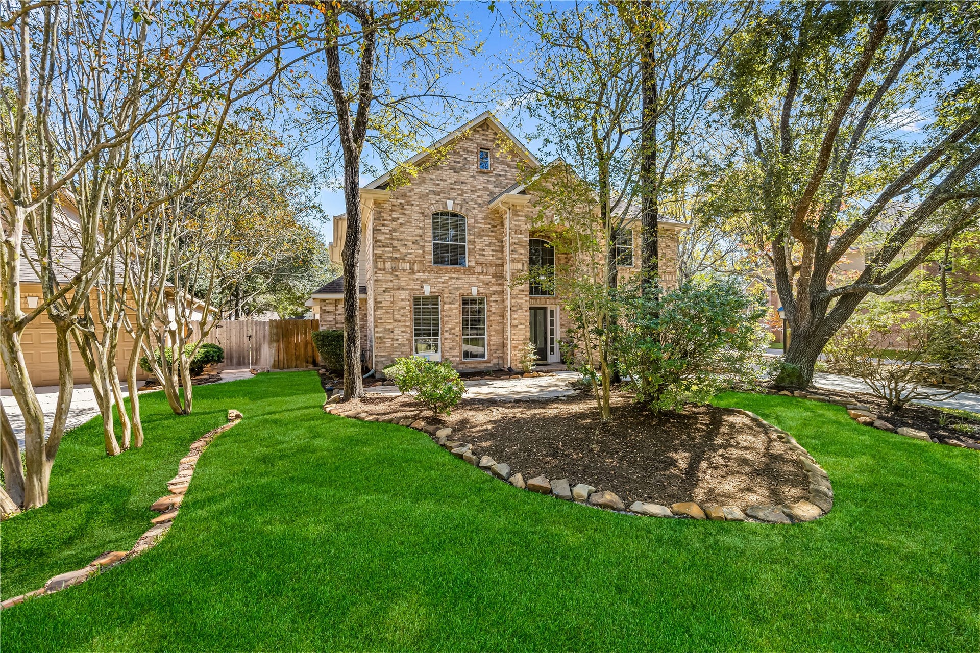 136 S Goldenvine Circle, The Woodlands, TX 77382