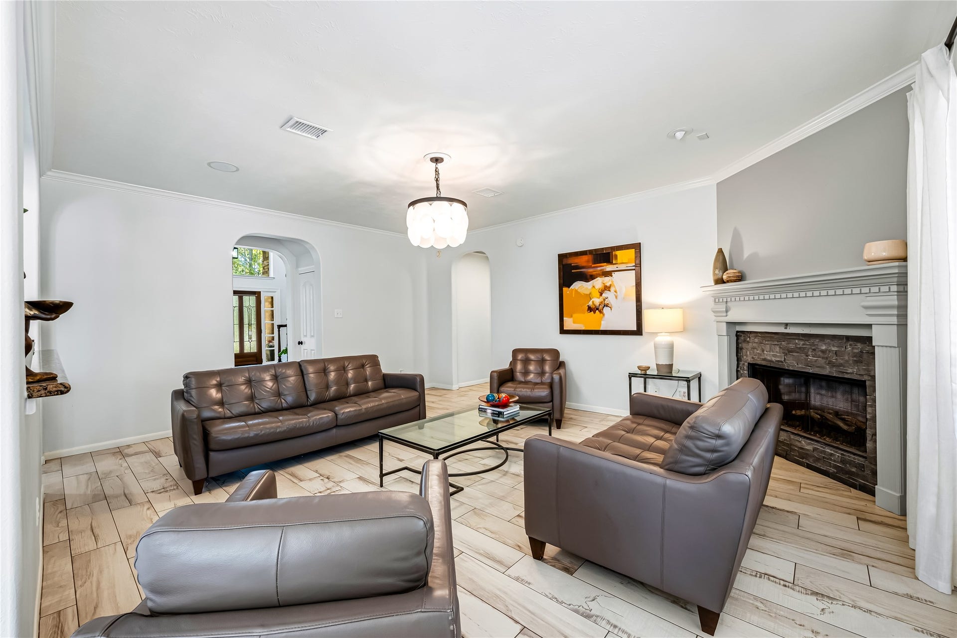 136 S Goldenvine Circle, The Woodlands, TX 77382