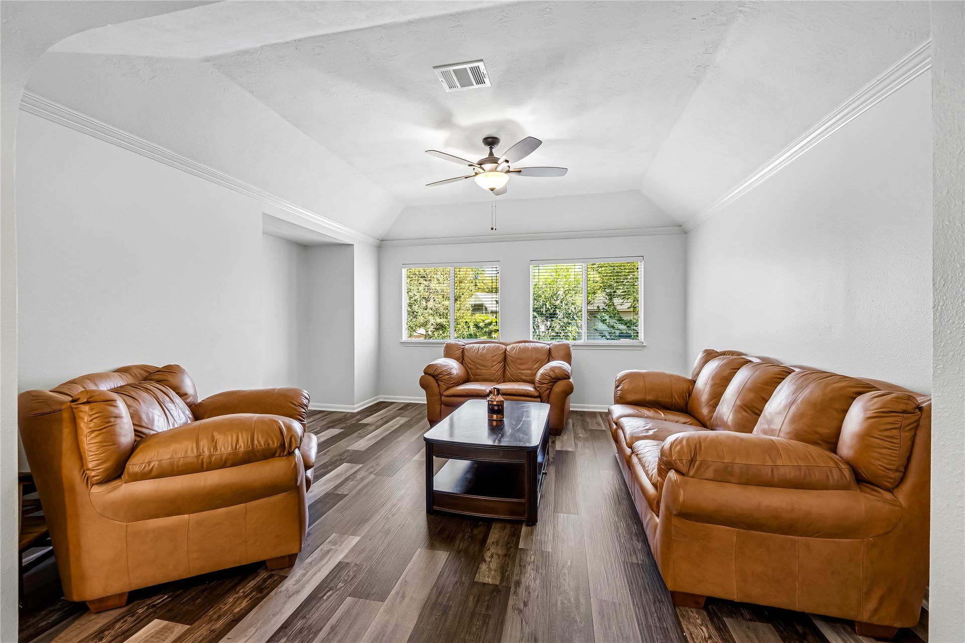 136 S Goldenvine Circle, The Woodlands, TX 77382