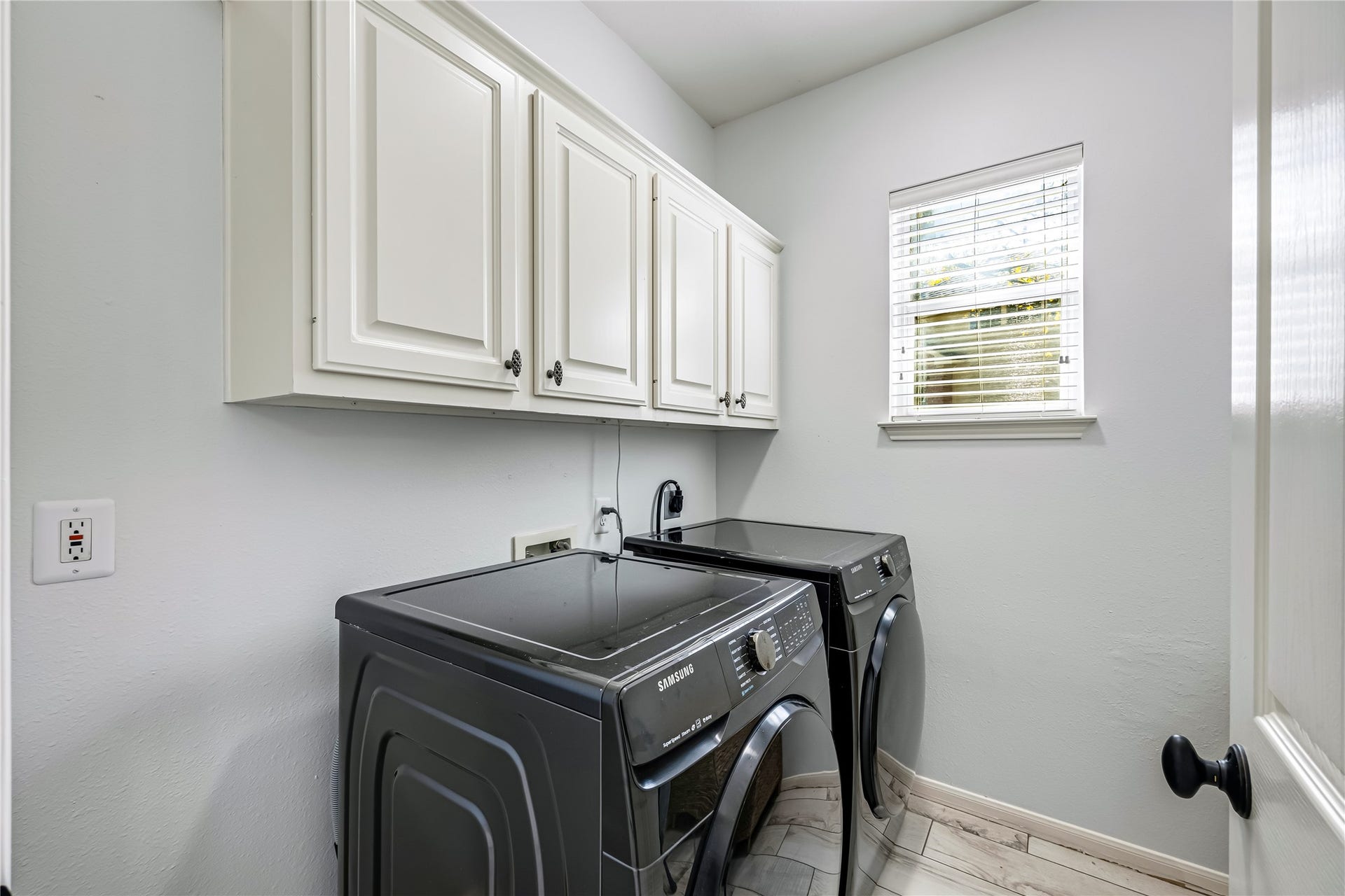 136 S Goldenvine Circle, The Woodlands, TX 77382