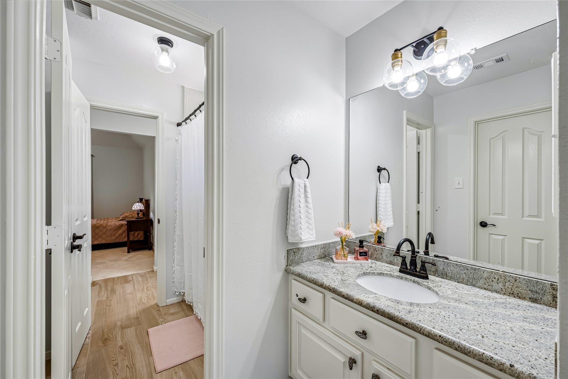 136 S Goldenvine Circle, The Woodlands, TX 77382
