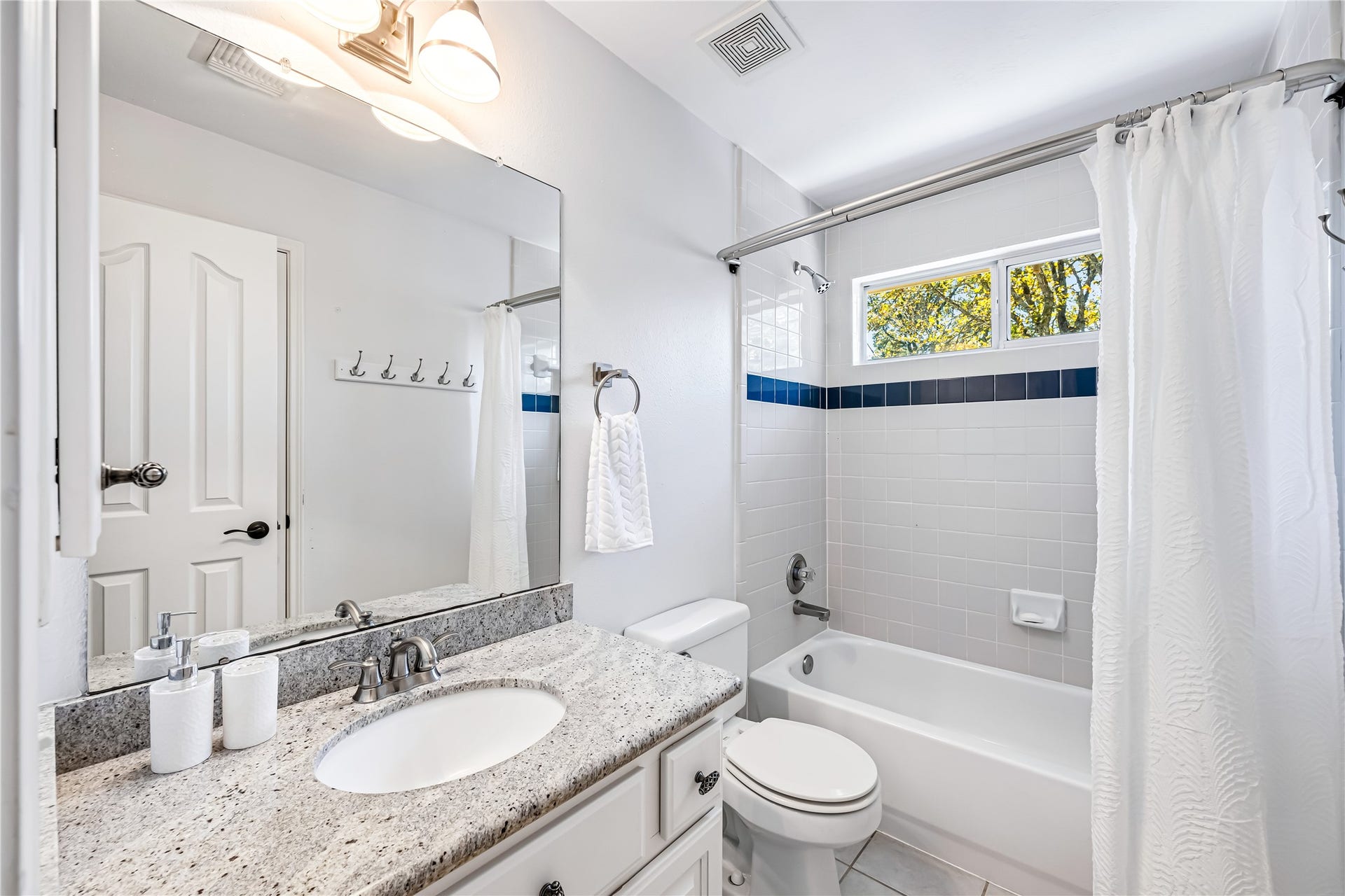 136 S Goldenvine Circle, The Woodlands, TX 77382