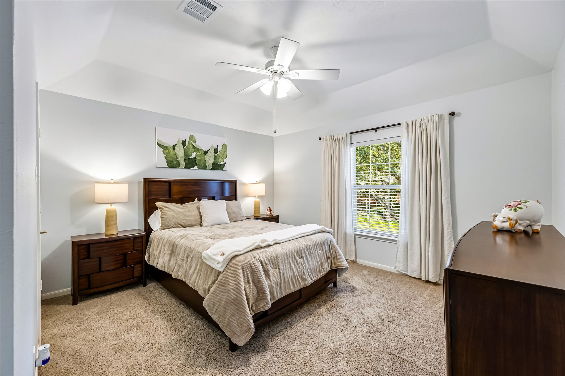 136 S Goldenvine Circle, The Woodlands, TX 77382