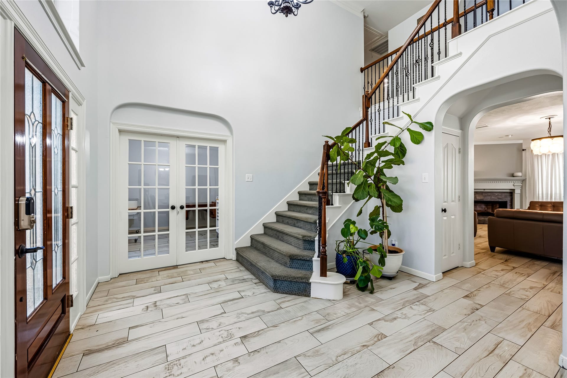 136 S Goldenvine Circle, The Woodlands, TX 77382