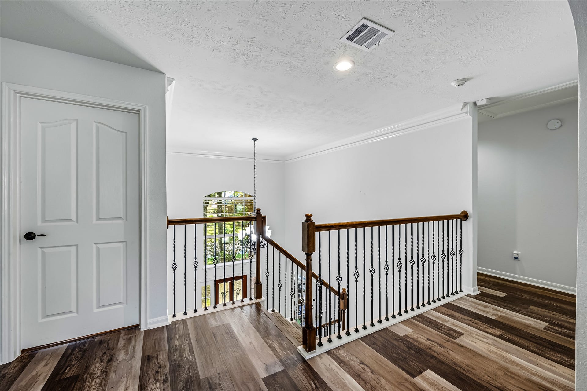 136 S Goldenvine Circle, The Woodlands, TX 77382