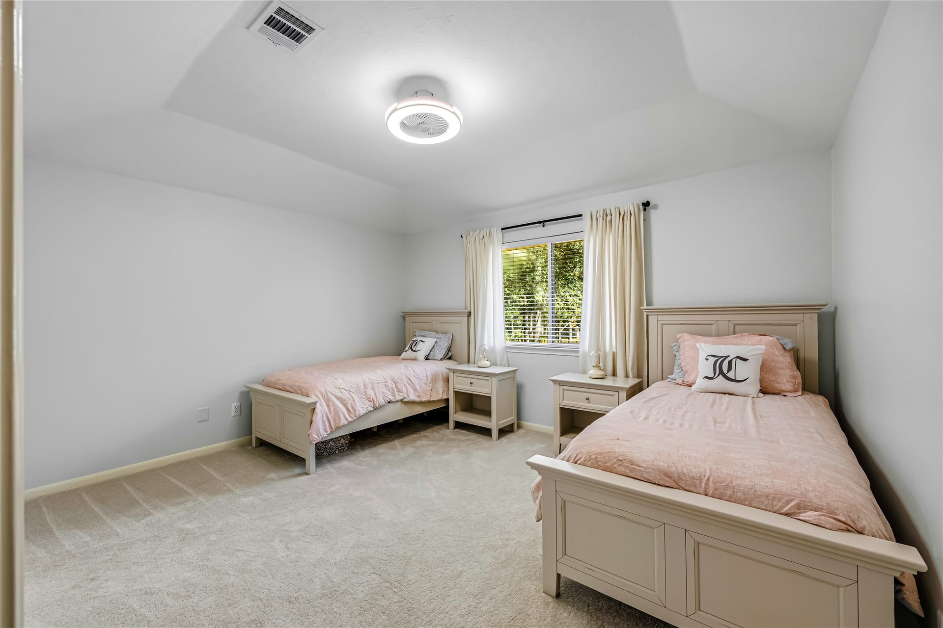 136 S Goldenvine Circle, The Woodlands, TX 77382
