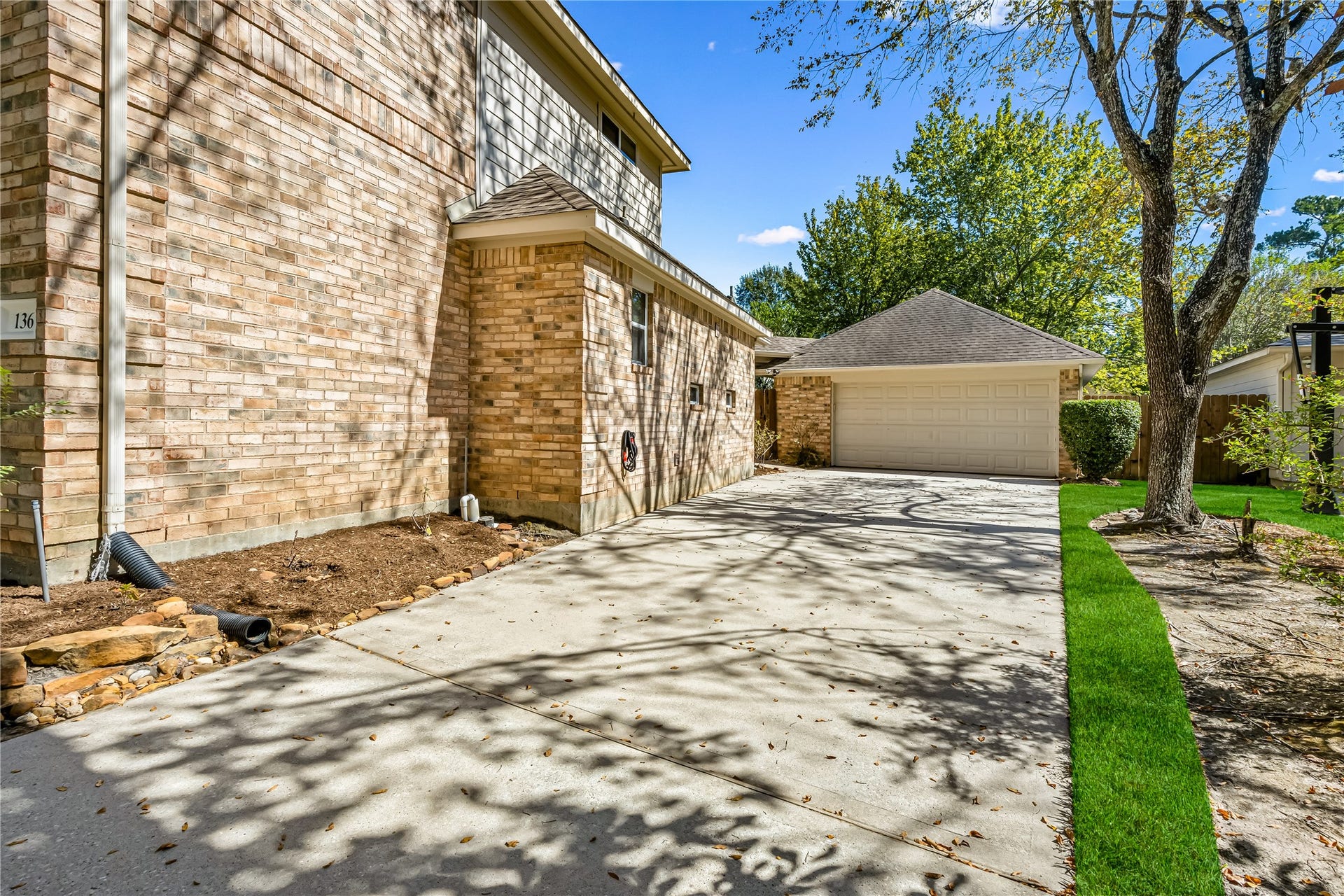 136 S Goldenvine Circle, The Woodlands, TX 77382