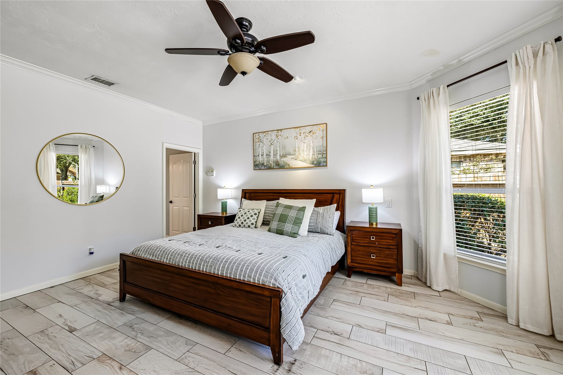 136 S Goldenvine Circle, The Woodlands, TX 77382