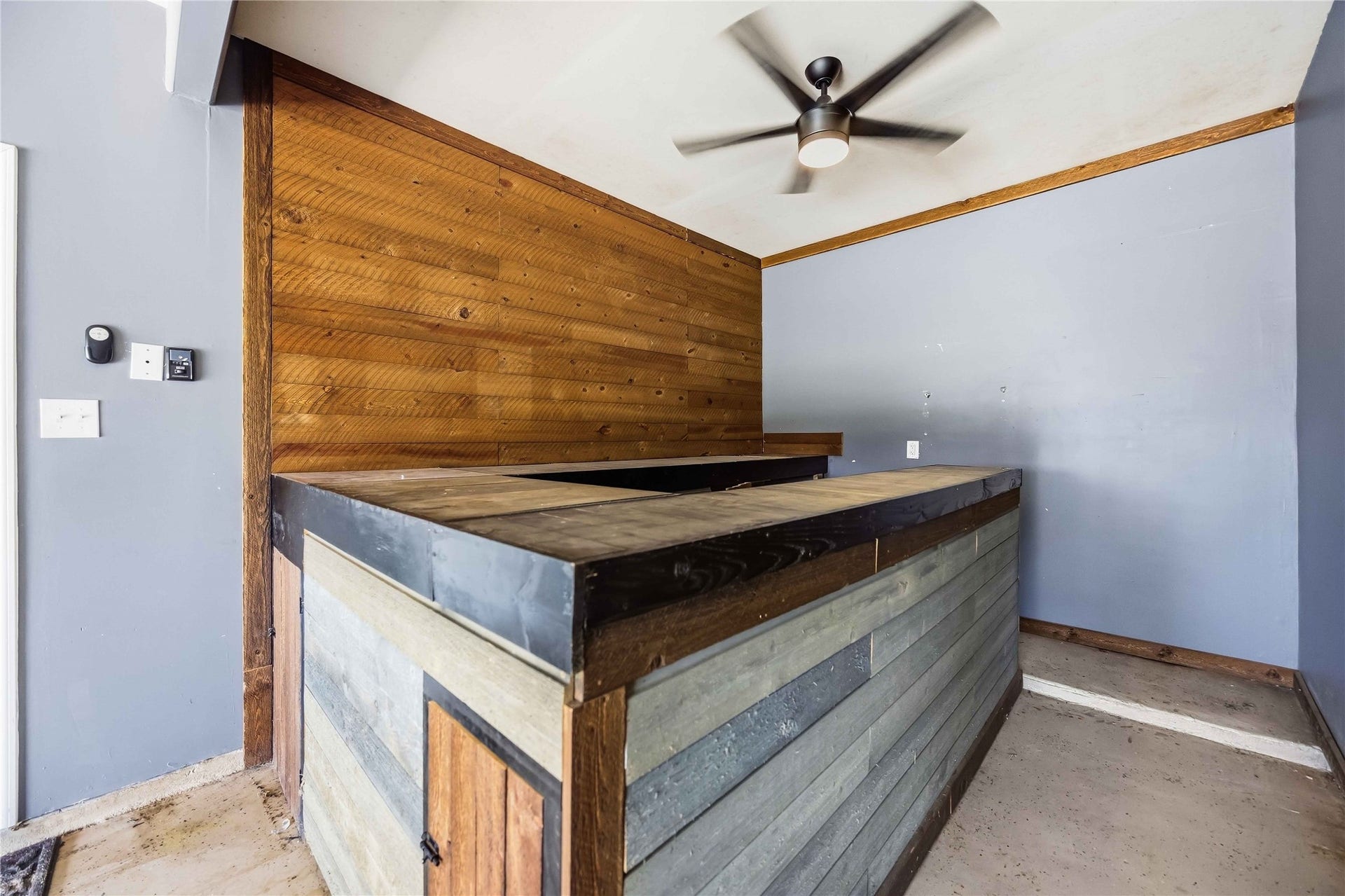 366 Lake Line Drive, Alvin, TX 77511