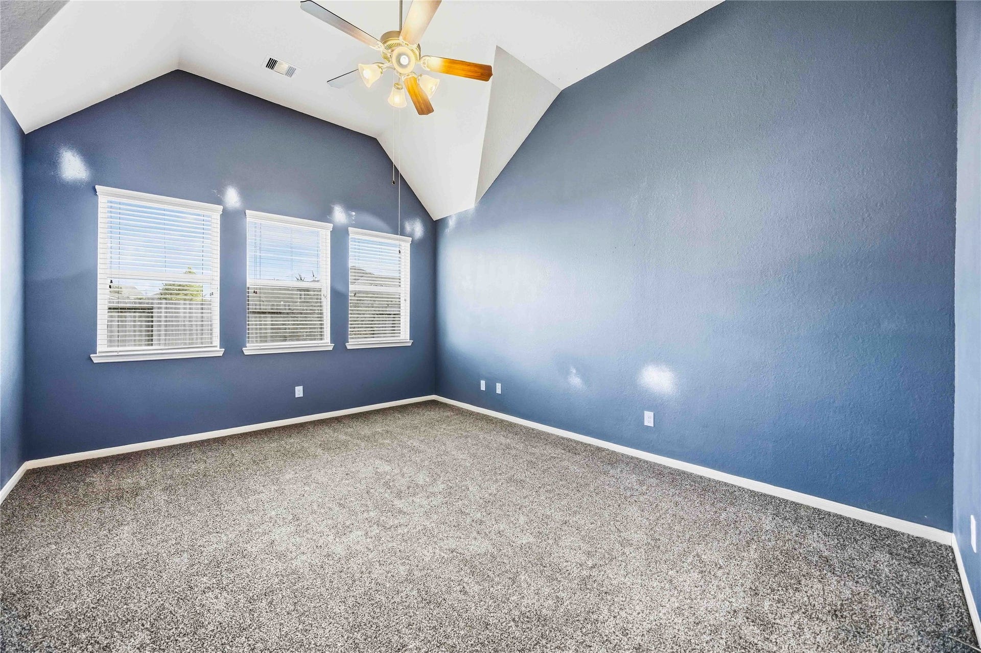 366 Lake Line Drive, Alvin, TX 77511