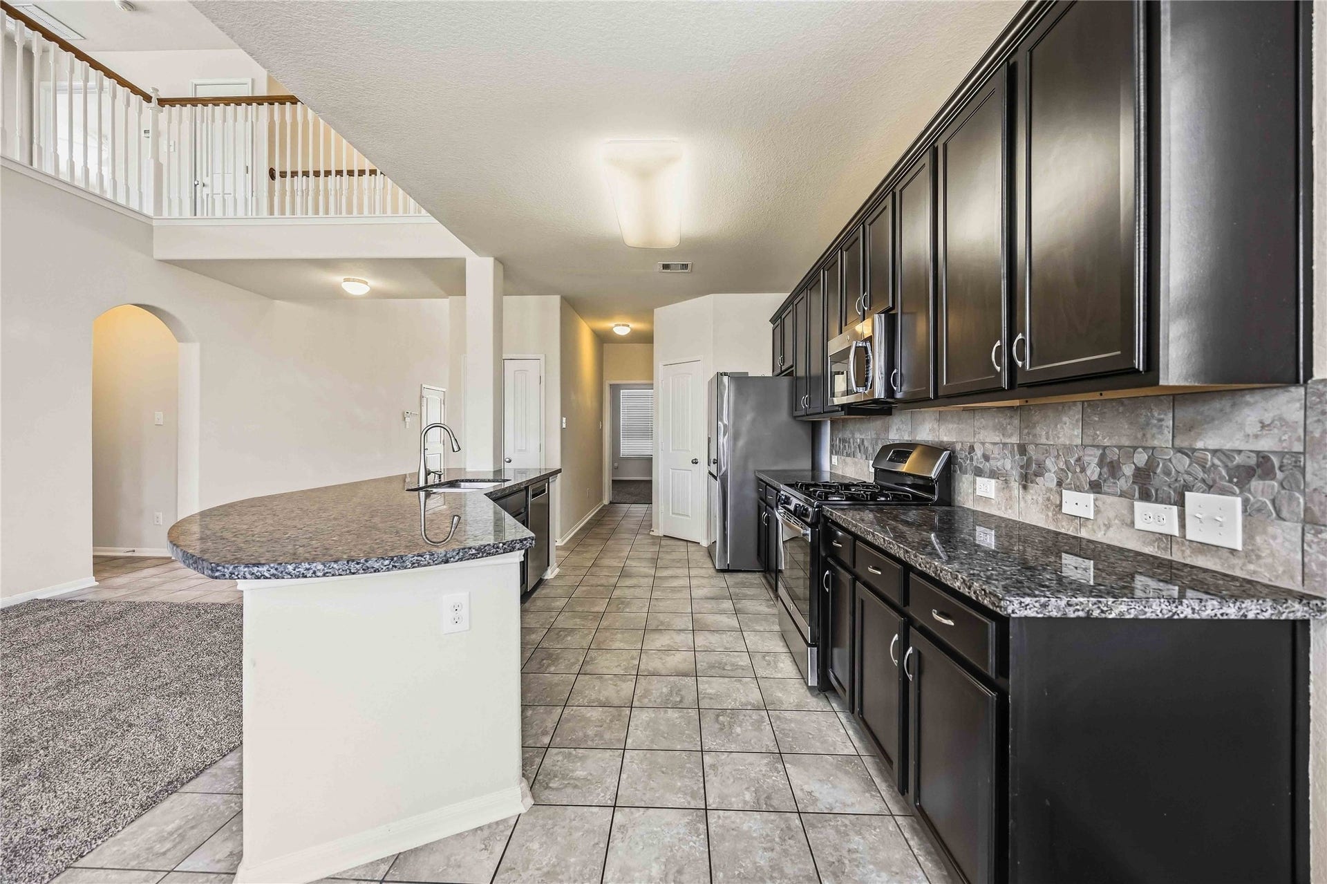 366 Lake Line Drive, Alvin, TX 77511