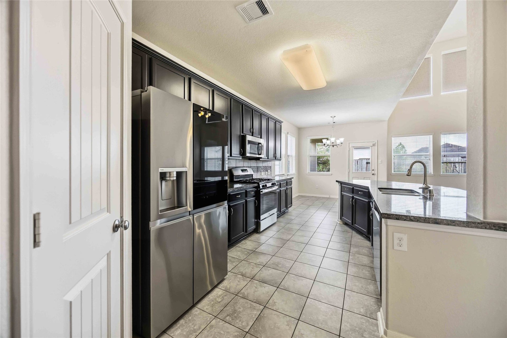 366 Lake Line Drive, Alvin, TX 77511