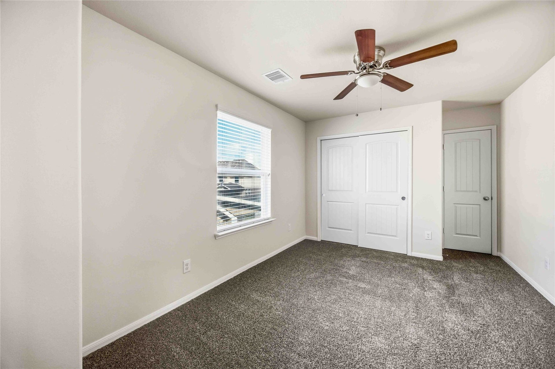 366 Lake Line Drive, Alvin, TX 77511