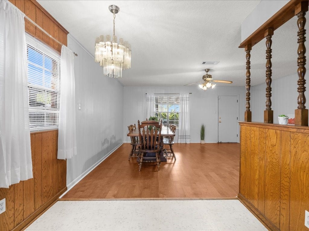2713 34th Avenue N, Texas City, TX 77590 Dinning view off the kitchen.