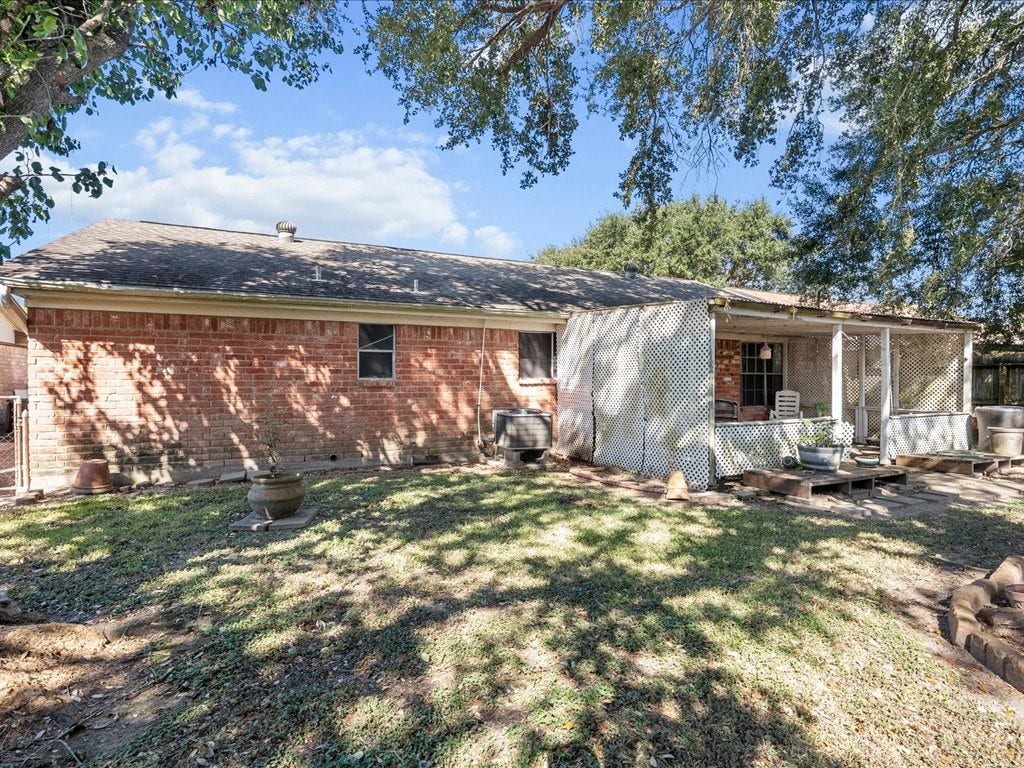 2713 34th Avenue N, Texas City, TX 77590 Back of Home