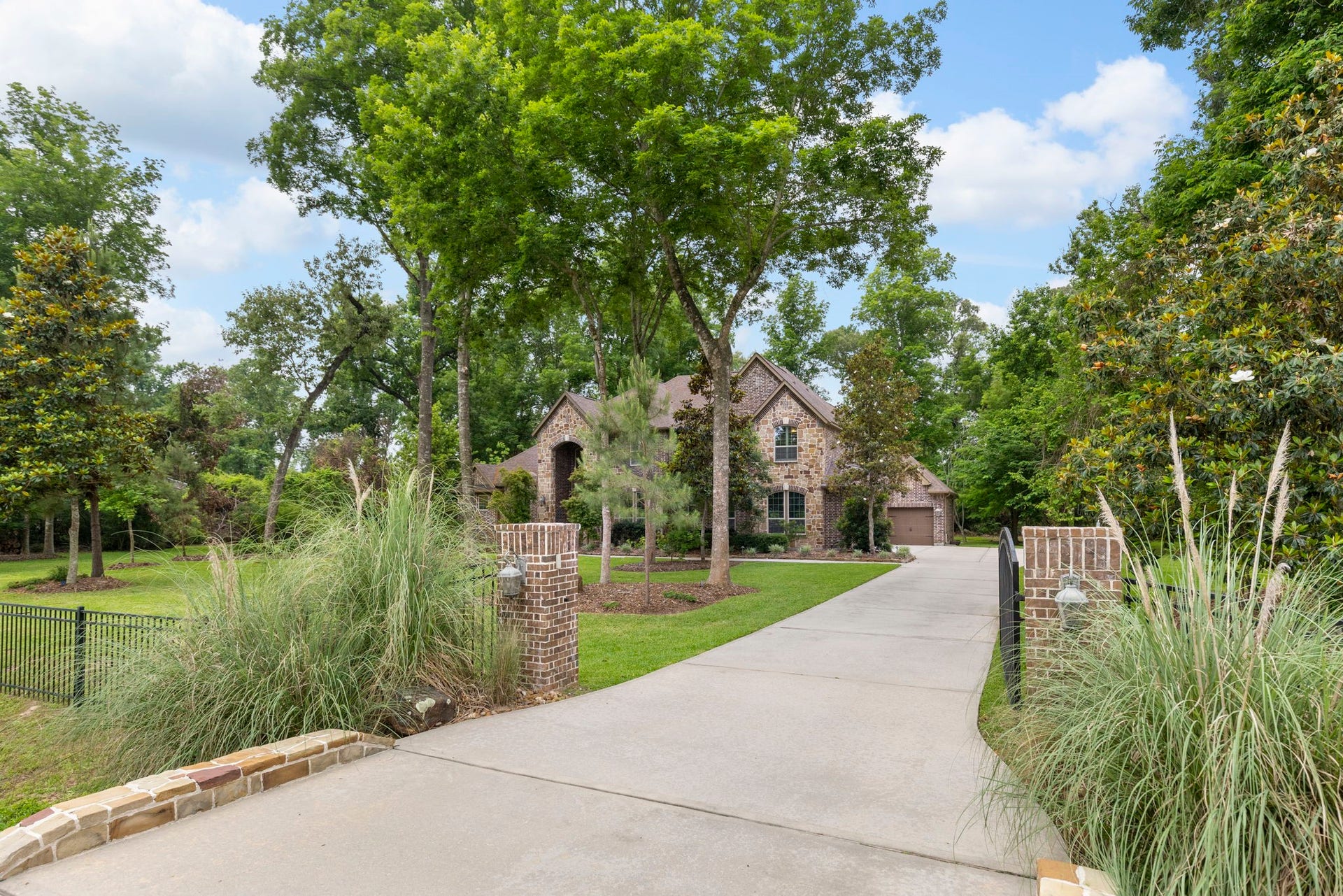27015 Hidden Grove Landing Drive, Spring, TX 77386 Gated entry and extended driveway create a true estate arrival experience.