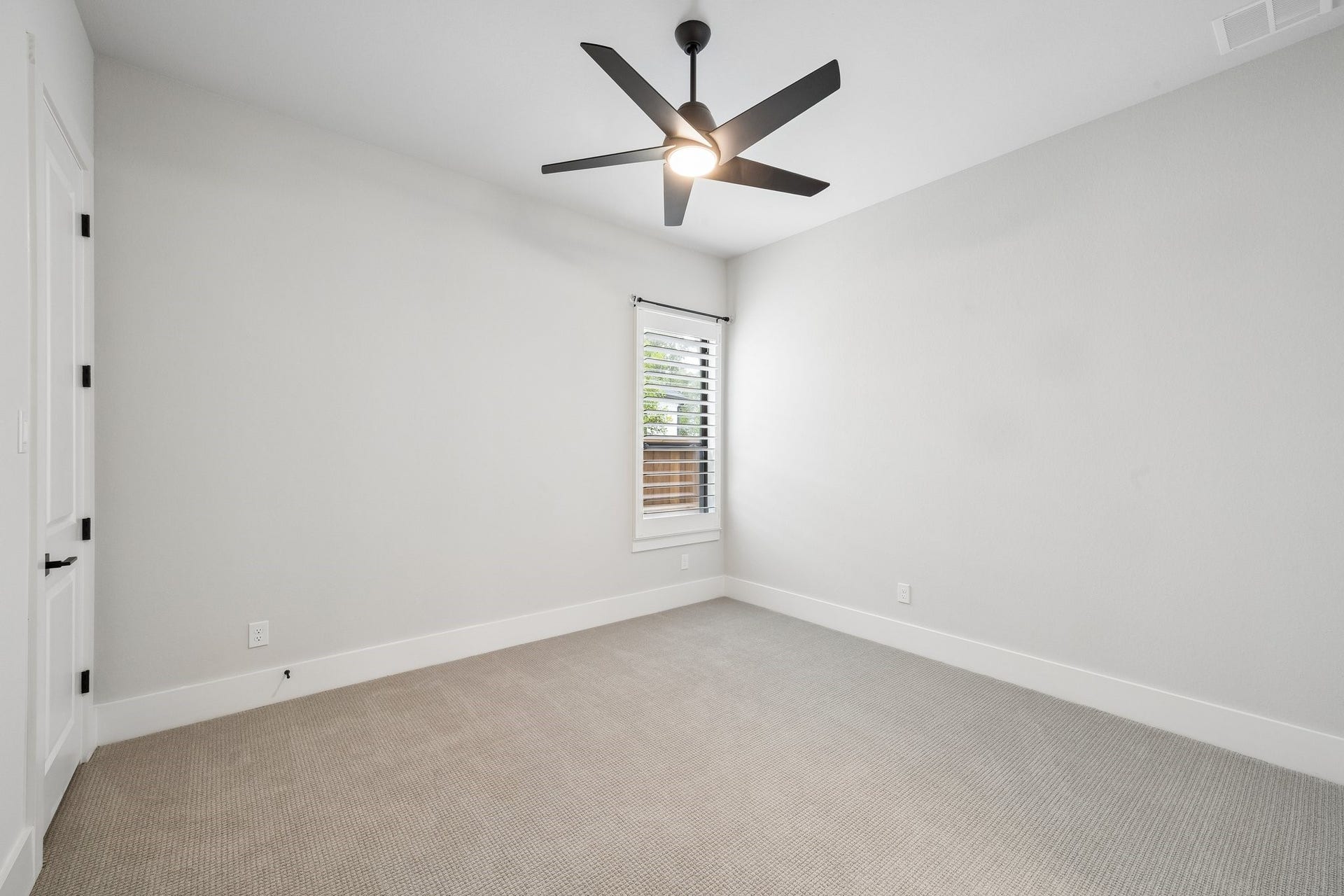 27720 Hazelbrook Lane, Spring, TX 77386 Your 4th Bedroom also has an upgraded Ceiling Fan, Plantation Shutters and a Walk-In Closet with Full En-Suite