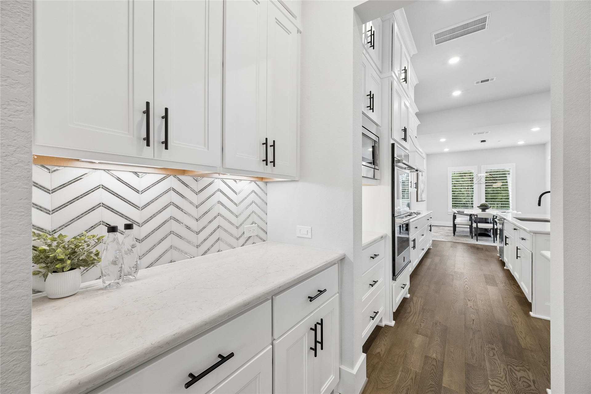 27720 Hazelbrook Lane, Spring, TX 77386 Additional Butler's Pantry with extra counters pace and cabinetry. Perfect nook for a Coffee Bar.