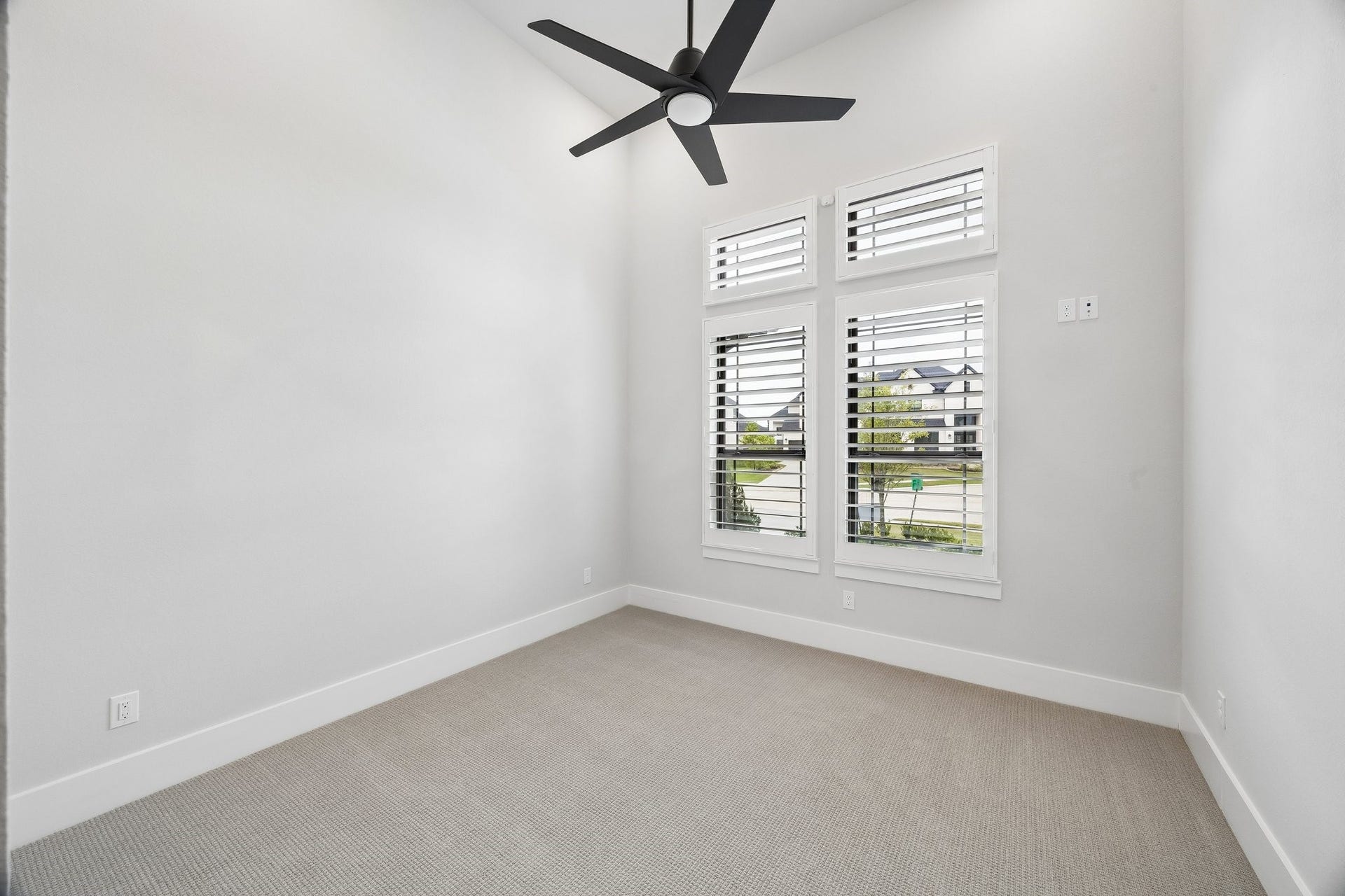 27720 Hazelbrook Lane, Spring, TX 77386 Your 2nd Bedroom is located at the front of your home overlooking greenery on your quiet cul-de-sac. It has an en-suite & walk-in closet. It could also be used as an additional office if needed
