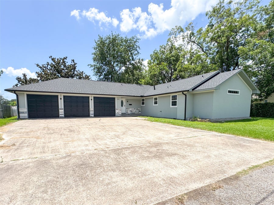 Property photo for 204 Dyer Street, Baytown, TX