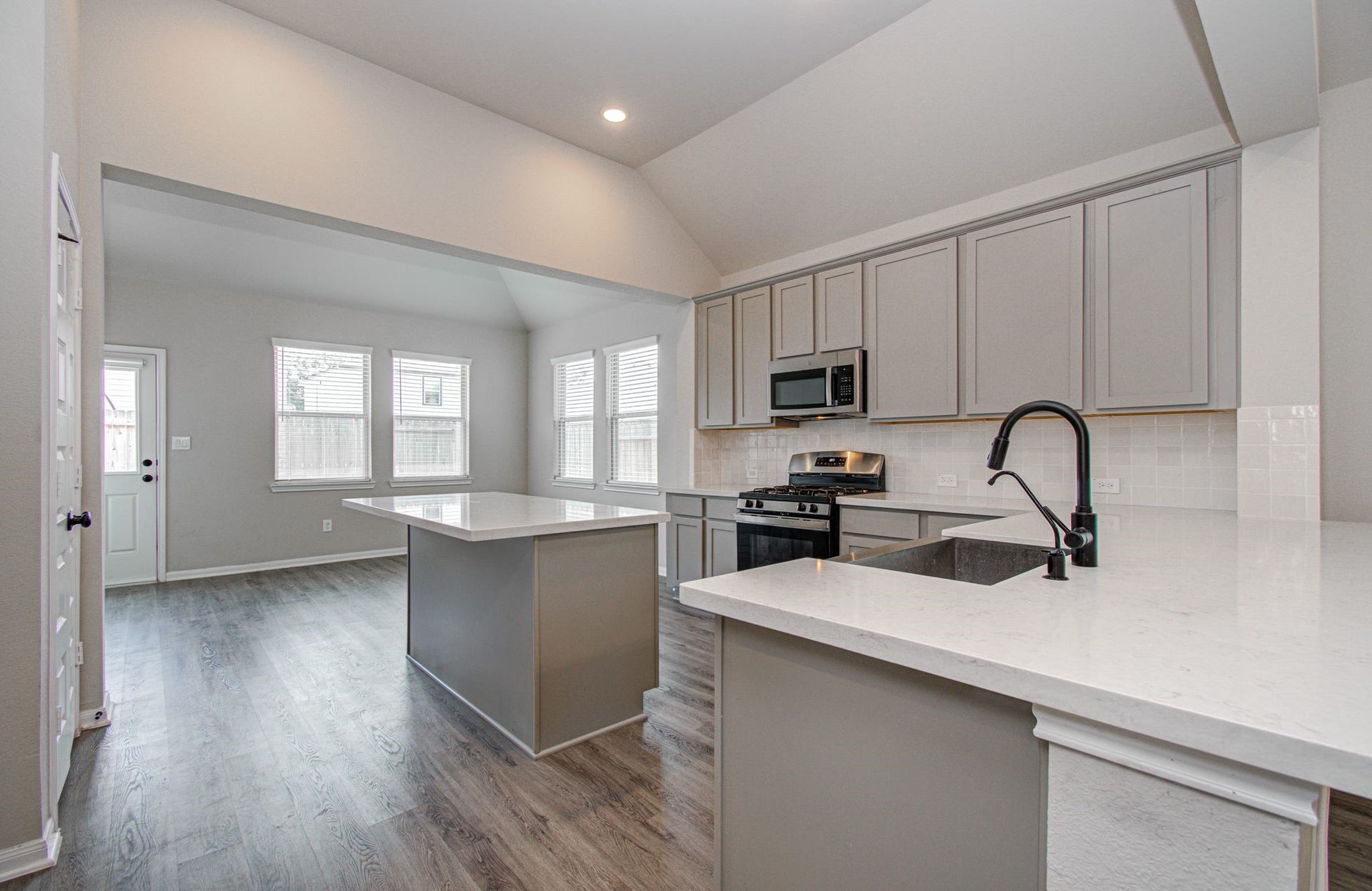 Wonderful spacious modern quartz island kitchen