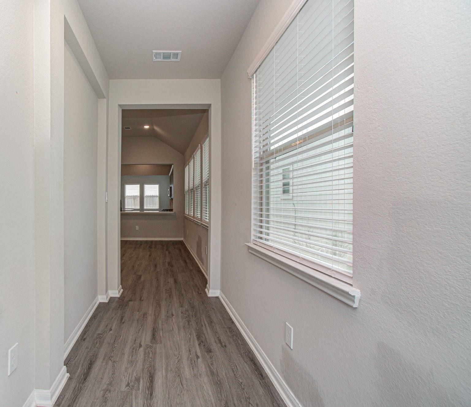 Home provides a very nice entry foyer with upgraded decorative wall and window for good natural lighting