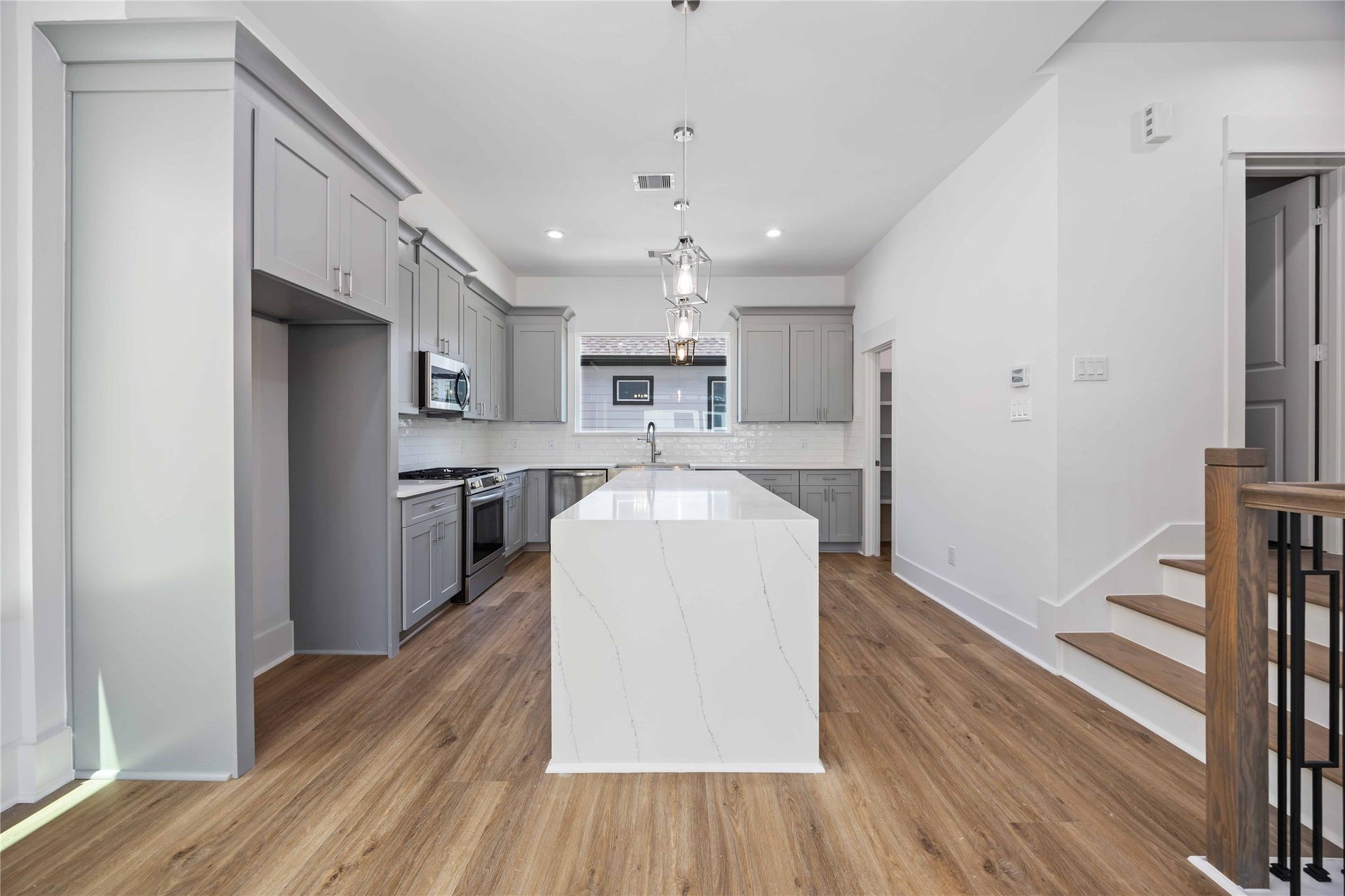 1947 Knoll Square Drive, Houston, TX 77080 1947 Knoll Square Drive, Houston, TX 77080