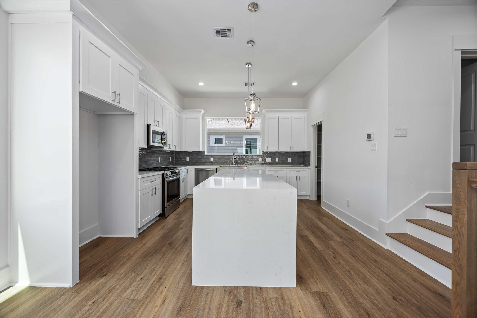 1947 Knoll Square Drive, Houston, TX 77080 1947 Knoll Square Drive, Houston, TX 77080
