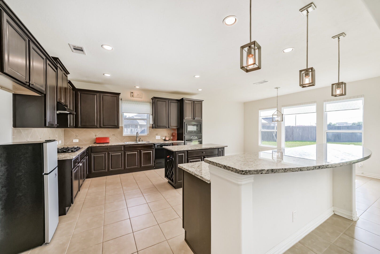 9939 Clear Diamond Drive, Rosharon, TX 77583 9939 Clear Diamond Drive, Rosharon, TX 77583
