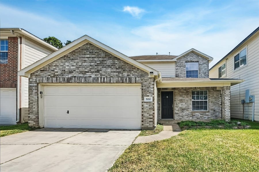 Property photo for 5010 Deerpath Drive, Conroe, TX