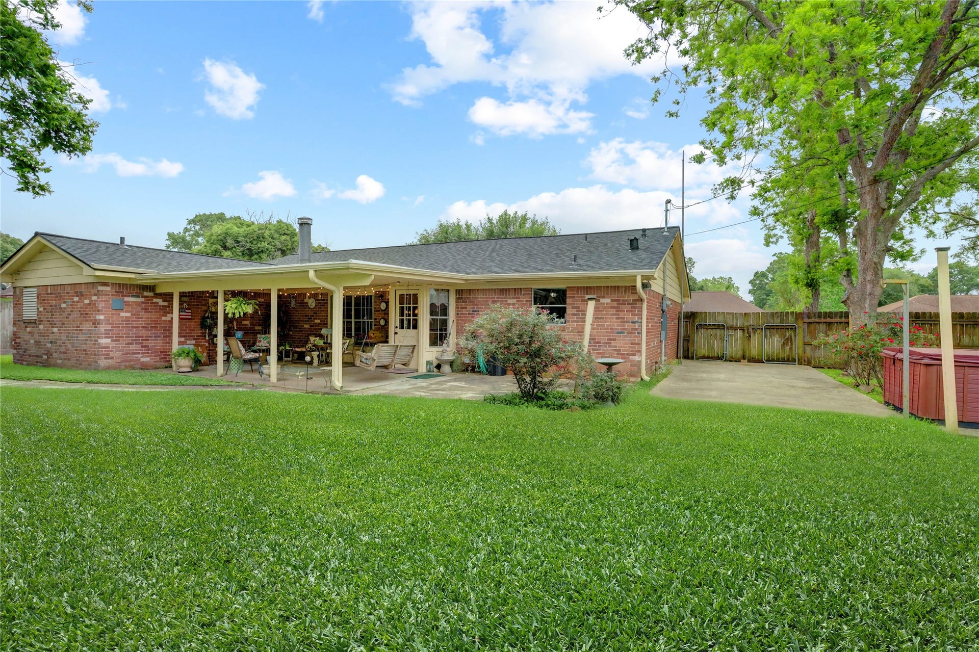 8026 Leigh Road, Hitchcock, TX 77563 8026 Leigh Road, Hitchcock, TX 77563