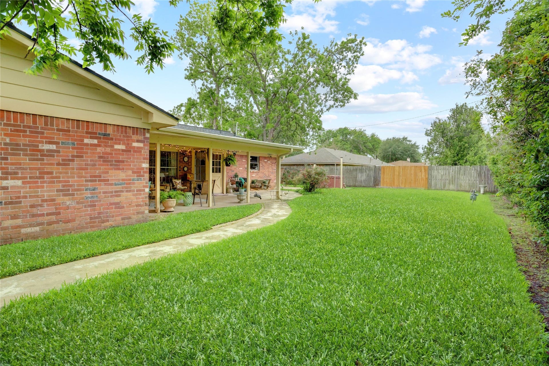 8026 Leigh Road, Hitchcock, TX 77563 8026 Leigh Road, Hitchcock, TX 77563