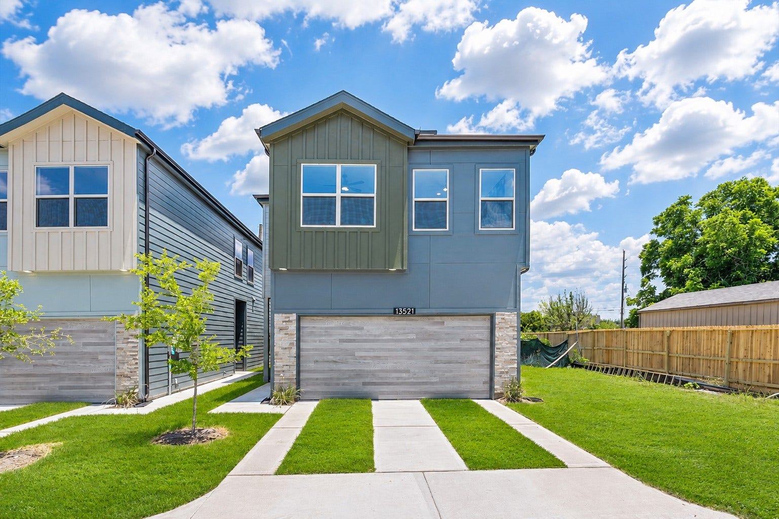 Modern curb appeal meets smart, energy-efficient design in the Vista floorplan.