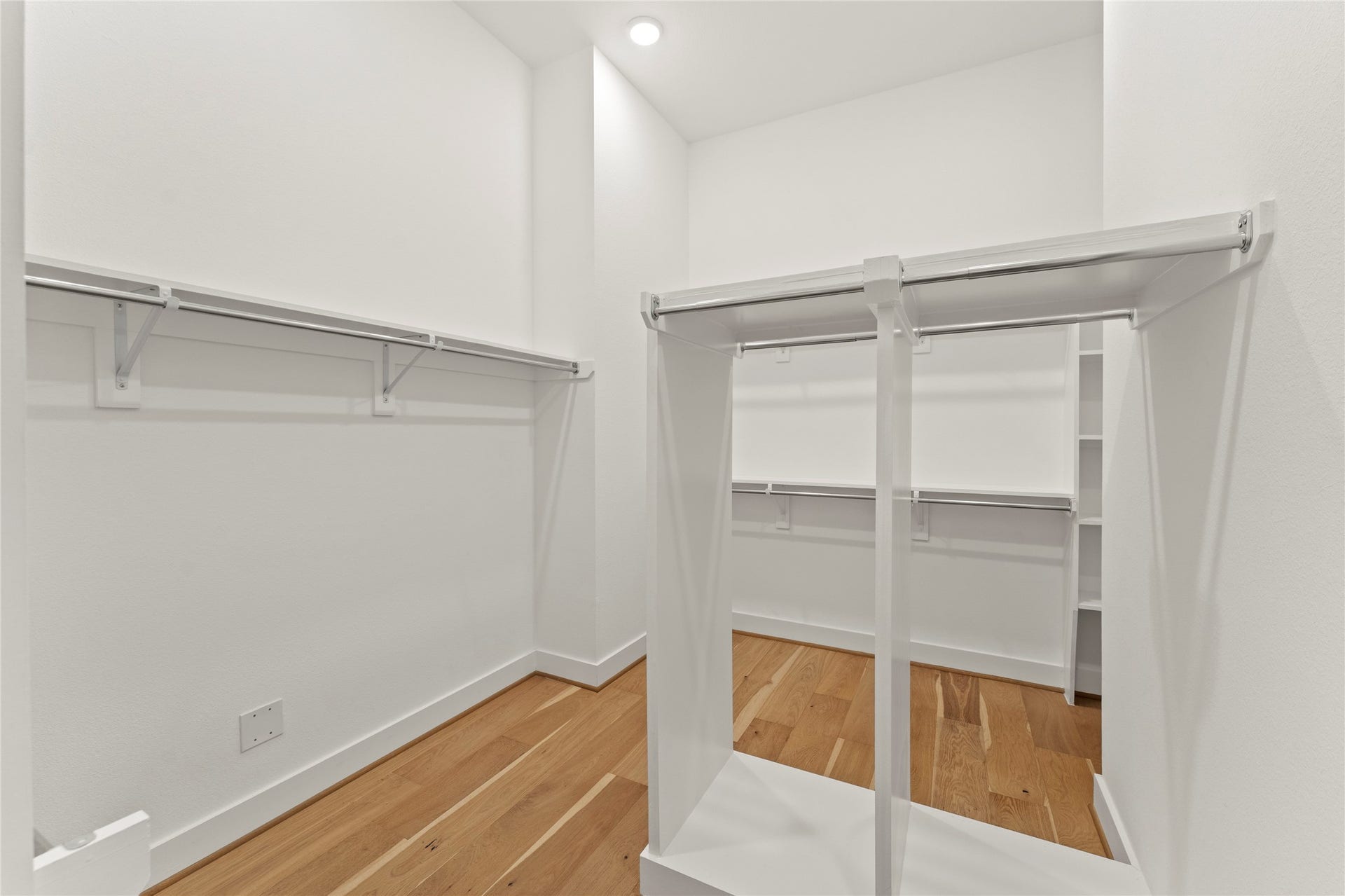 1934 Pleasant Grove Drive, Missouri City, TX 77459 The space is thoughtfully designed with expansive hanging rods and built-in shelving, providing endless room to showcase your entire wardrobe and accessories in style.