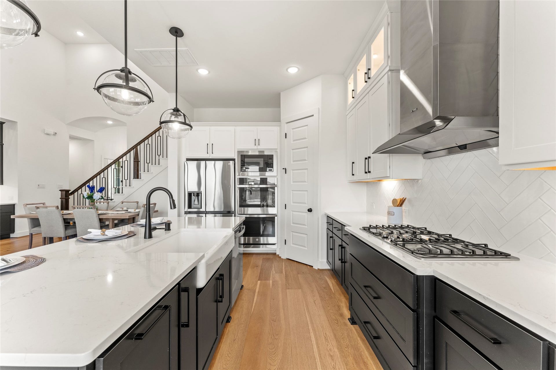 1934 Pleasant Grove Drive, Missouri City, TX 77459 Experience the ultimate culinary workspace with high-end stainless steel appliances, including a built-in wall oven and a professional-grade gas cooktop with a powerful vent hood.