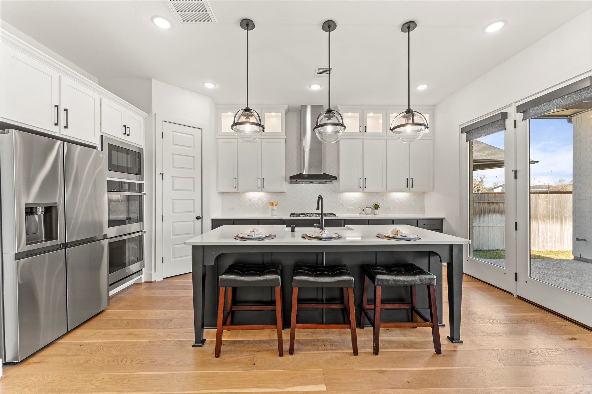 1934 Pleasant Grove Drive, Missouri City, TX 77459 Cook in style in this modern kitchen equipped with a large island, sleek white cabinetry with under-lighting, and premium stainless steel appliances!