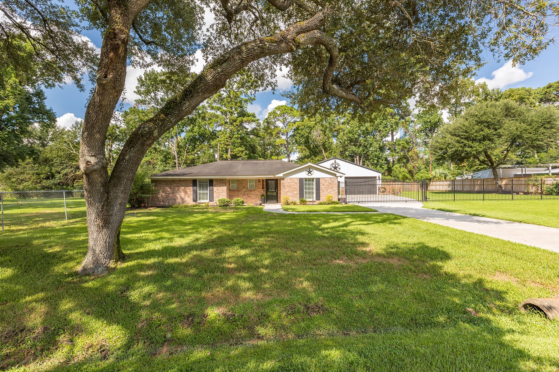 21519 Tophill Drive, Spring, TX 77388 21519 Tophill Drive, Spring, TX 77388