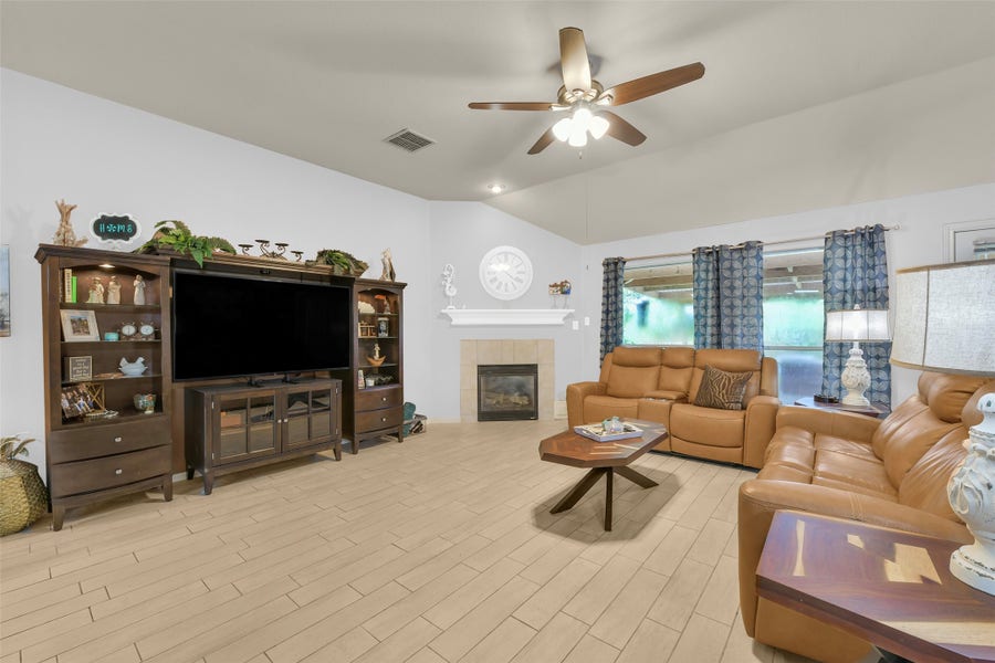Property photo for 203 Green Isle Avenue, Dickinson, TX