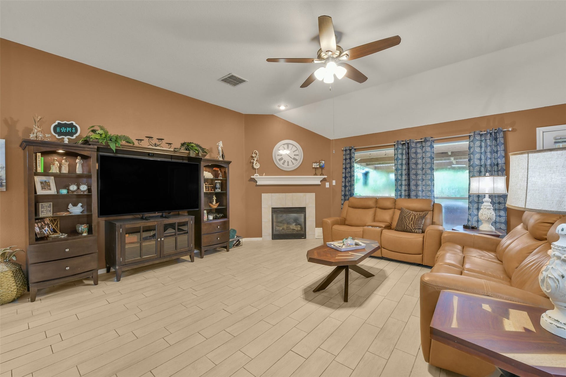 203 Green Isle Avenue, Dickinson, TX 77539 203 Green Isle Avenue, Dickinson, TX 77539